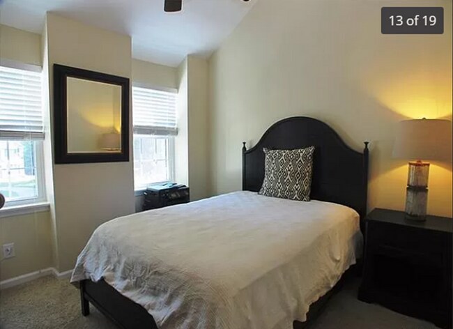 Building Photo - 3 bed 2.5 bath, Walk to Blakeney