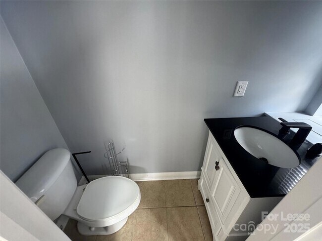 Building Photo - 559 New Bern Station Ct