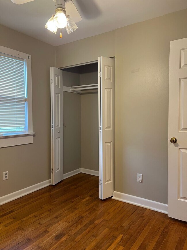 Building Photo - 223 Larissa Dr
