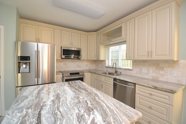 Building Photo - Gorgeous Upgrades!! St. Augustine Beach 2/...