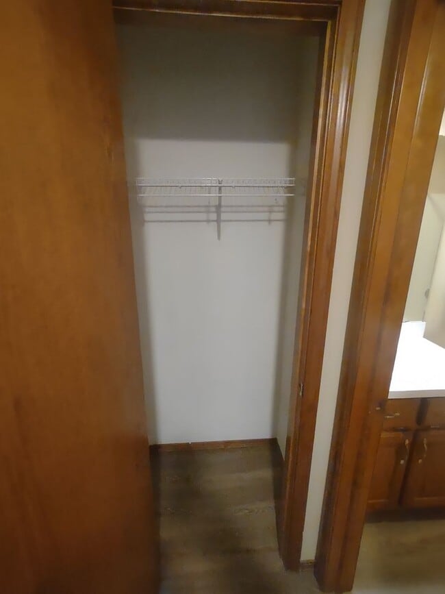 Building Photo - Large One Bedroom