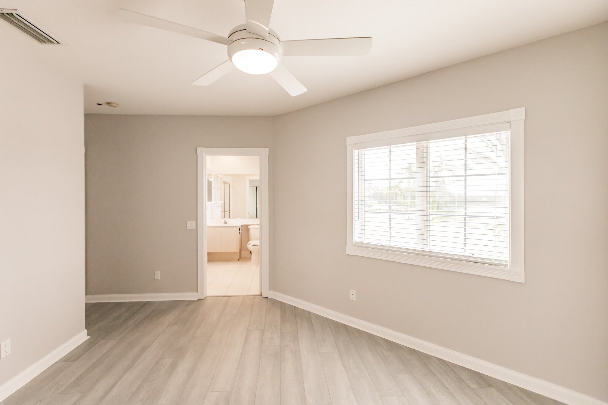 Building Photo - 3150 Village Walk Cir
