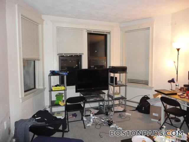 Building Photo - 451 Park Dr