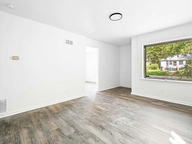 Building Photo - 9823 Winkler Dr