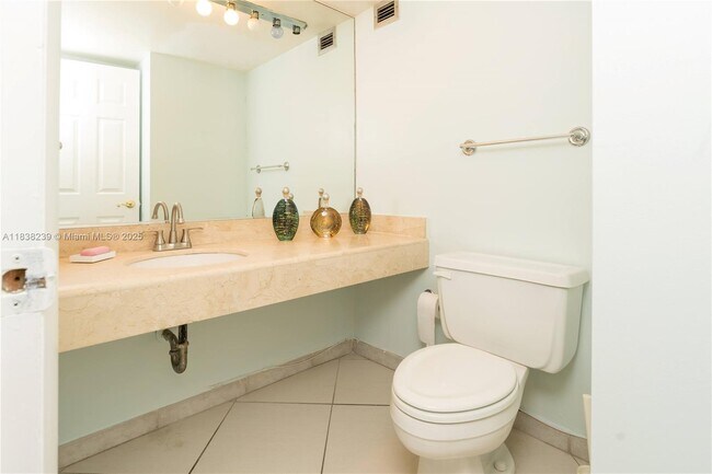 Building Photo - 6770 Indian Creek Dr