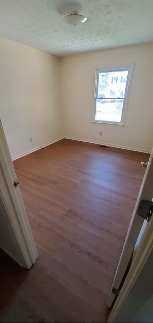 Building Photo - 3 Bedroom, 2 Bathroom in Lexington!
