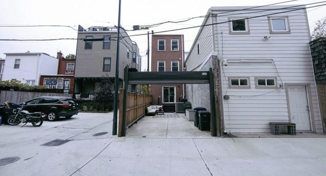 Building Photo - Great Price, Center of H St - WITH Secured...