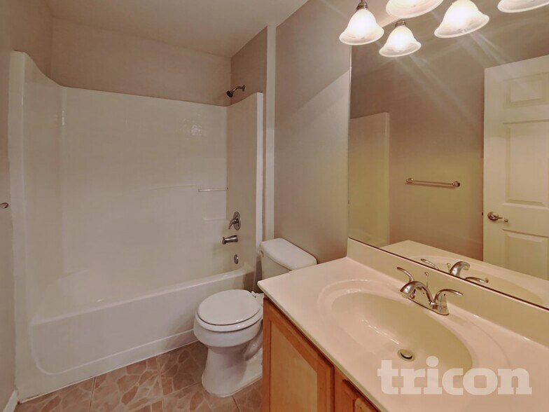 Building Photo - 13049 Waterbourne Dr
