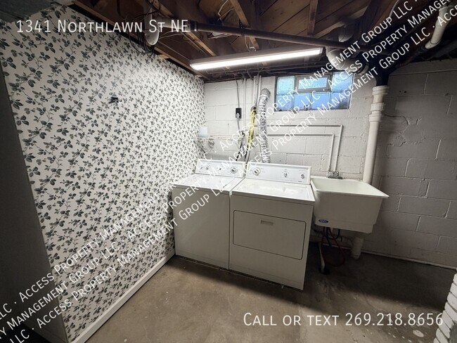 Building Photo - 1341 Northlawn St NE