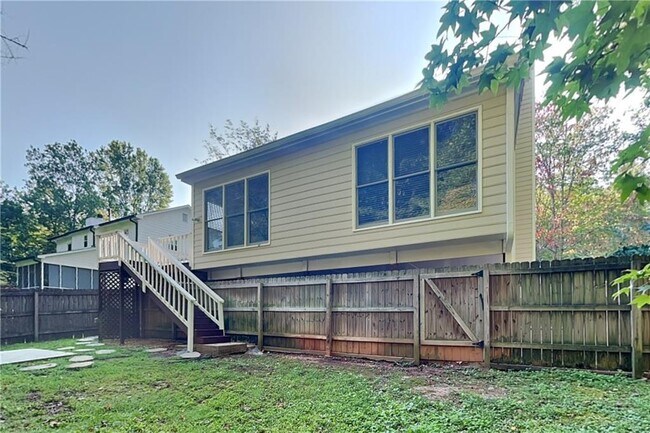 Building Photo - 2709 Hawk Dr NE
