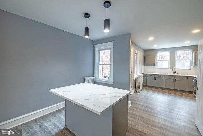 Building Photo - 3104 Stirling St