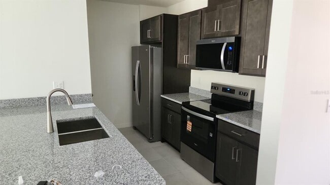 Building Photo - 2818 Raindrop Run St