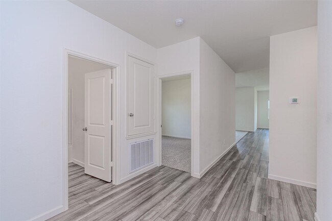 Building Photo - 6307 Highland Hts Dr