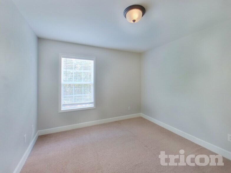 Building Photo - 1940 Portway Rd