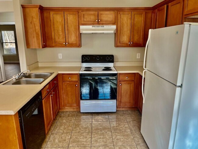 Building Photo - Brookstone Dr #1 &amp; #3