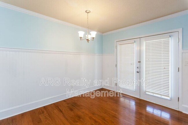 Building Photo - 6900 Roswell Rd