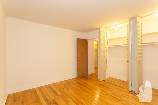 Building Photo - 1 bedroom in Chicago IL 60657