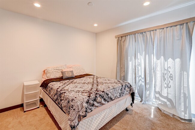 Building Photo - 5863 Inwood Dr
