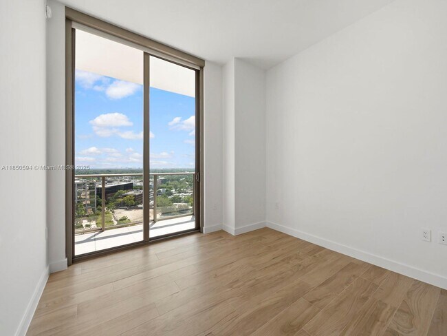 Building Photo - 2678 Tigertail Ave