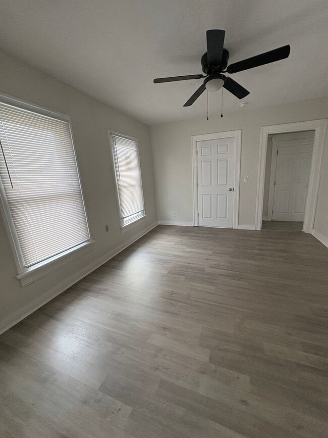 Building Photo - Randolph673-675