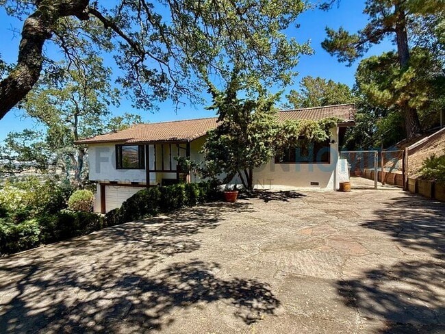 Building Photo - 160 Kaden Dr