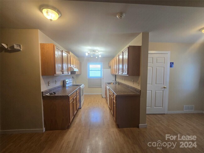 Building Photo - 105 A Kluttz St