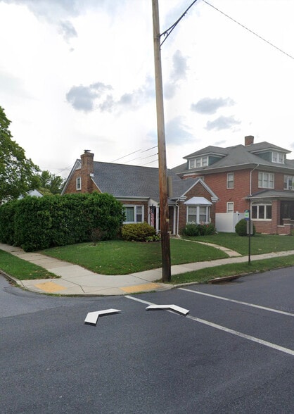 Building Photo - 2449 W Tilghman St