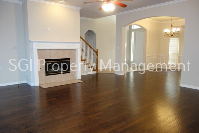 Building Photo - 6317 Day Spring Dr