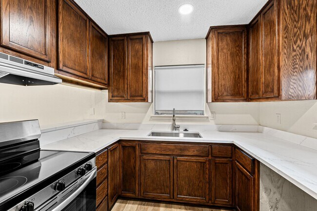 Building Photo - Tastefully Updated 3 bedroom 2 bath Duplex Northeast San Antonio