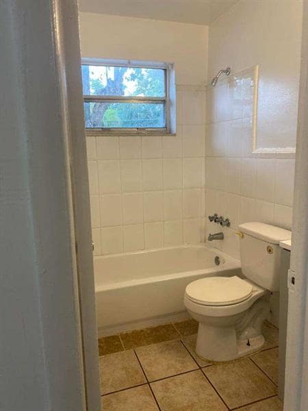 Building Photo - 140 NW 40th St