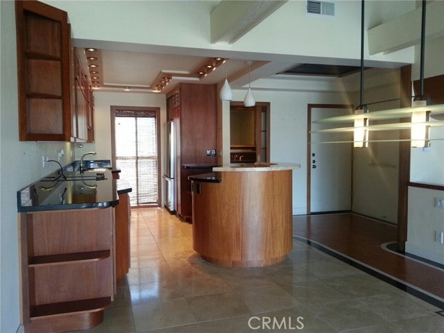 Building Photo - 8331 Marina Pacifica Dr N