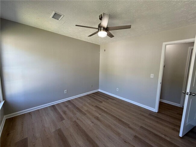 Building Photo - 979 Sugar Crossing Ln