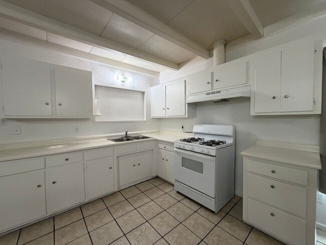 Building Photo - 1440 Nancy St