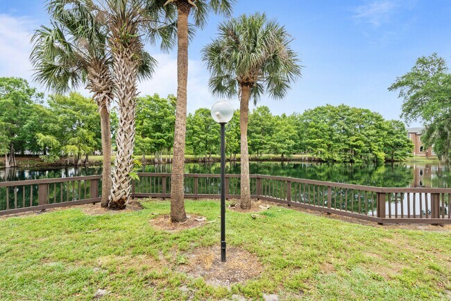 Building Photo - VENETIAN PLACE - 2nd floor • 1 BR 1 Bath - 735 ft²