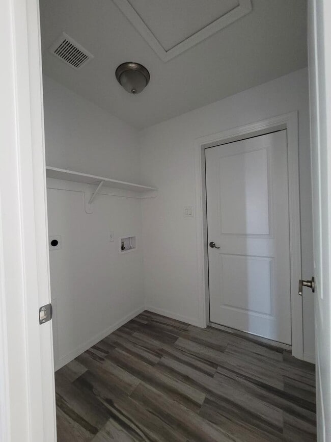 Building Photo - 8670 E 40th Ln