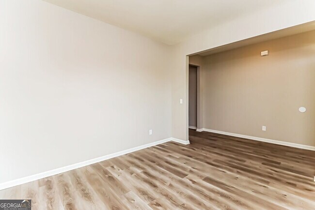 Building Photo - 207 Shaker Hollow Dr