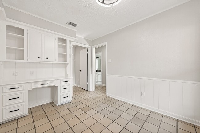 Building Photo - 6207 Claridge Dr