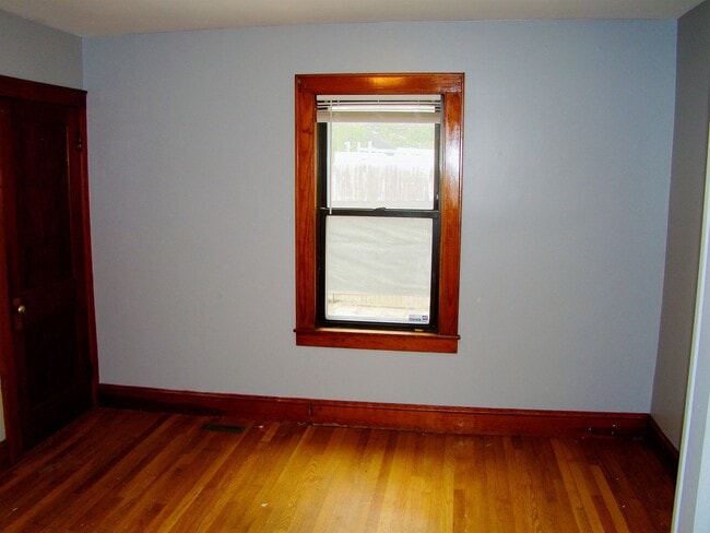 Building Photo - 145 McQuesten St