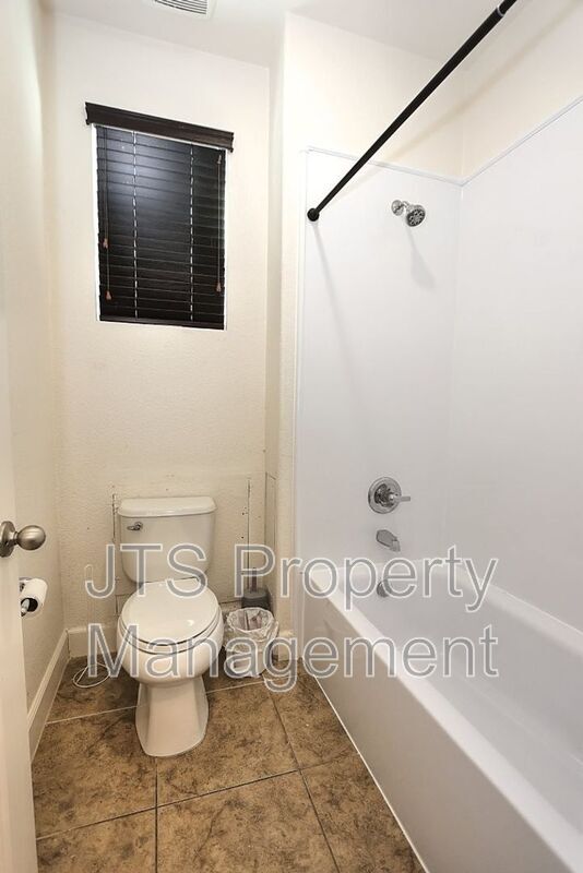 Building Photo - 1427 Bicker Cir