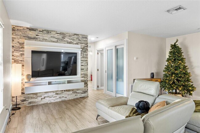 Building Photo - 1305 Fountainhead Dr