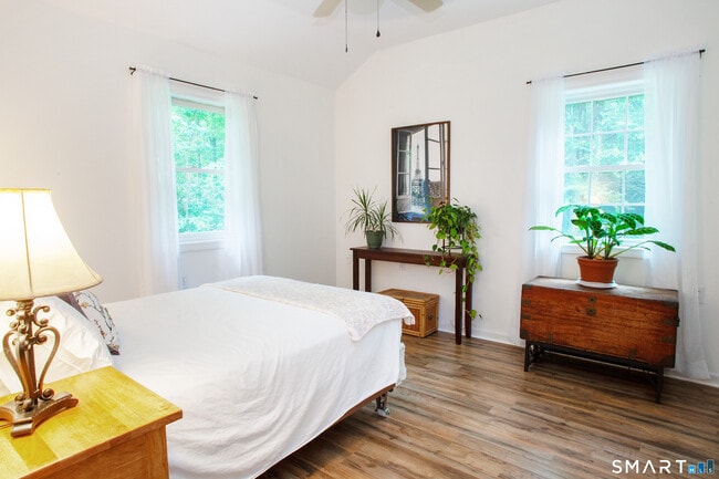 Building Photo - 11 Chiswick Ln