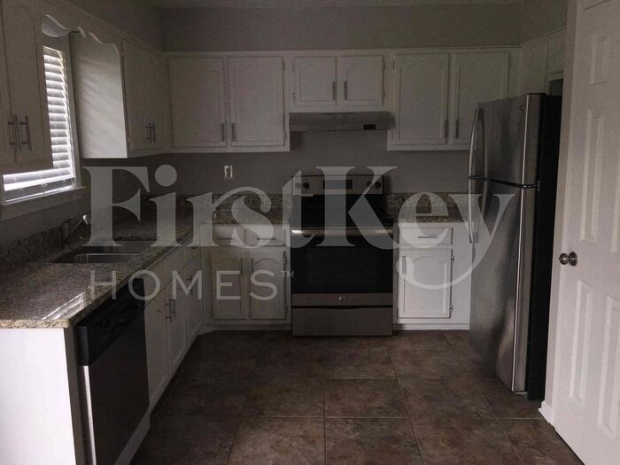 Building Photo - 4884 Walden Glen St