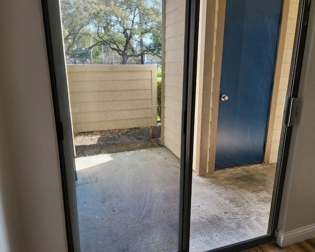 Building Photo - 7025 N Holiday Dr