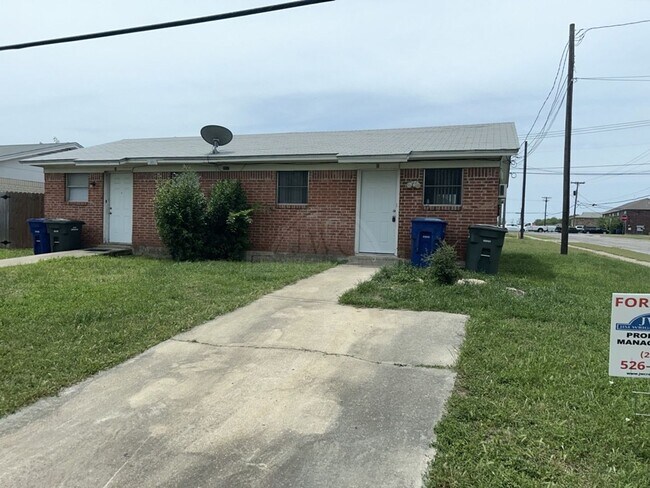 Primary Photo - 207 W Avenue A