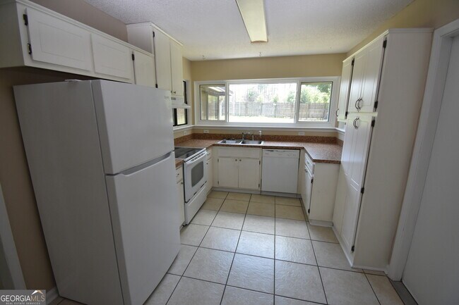 Building Photo - 116 Dogwood Cir