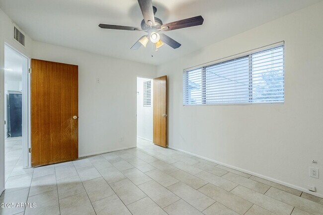 Building Photo - 125 E Papago Dr