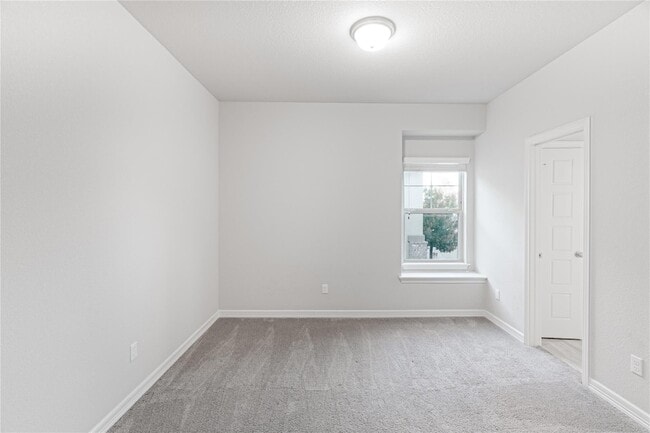 Building Photo - 2212 Dillon Pond Ln