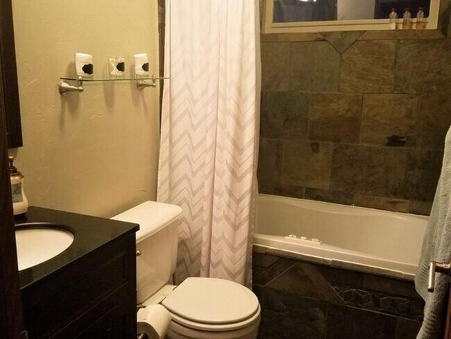 Building Photo - Great home, great quiet neighborhood!