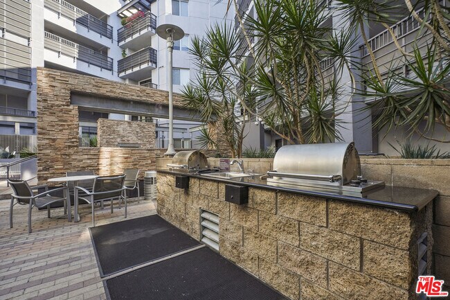 Building Photo - 629 Traction Ave