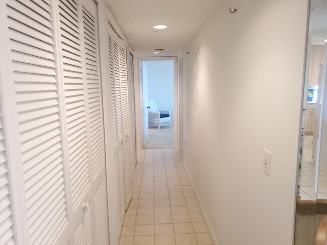 Building Photo - 10980 S Ocean Dr